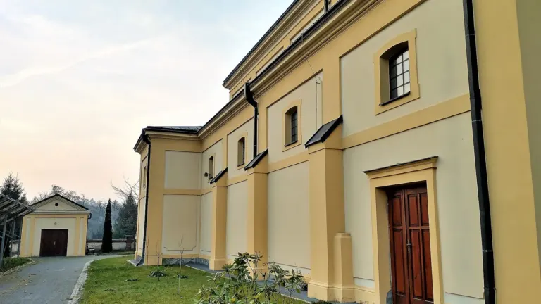 Formuła spowiedzi do druku: Kościół Opieki Świętego Józefa - rzymskokatolicki kościół parafialny należący do dekanatu mogielnickiego archidiecezji warszawskiej.